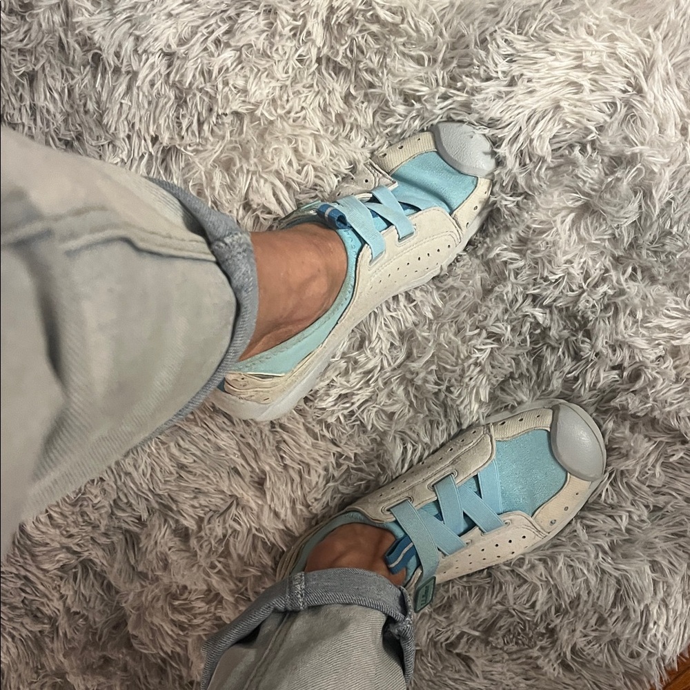LL Bean Stylish Blue and White Sneakers - Picture 2 of 5